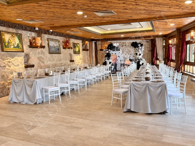 Pedias Concept VIP Salon’da doğum günü için hazırlanmış sofralar