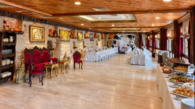 Pedias Concept VIP Salon’da davet masaları ve büfe düzeni