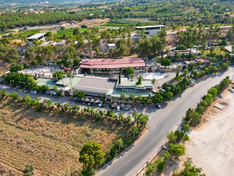 Mersin Yenişehir’de Pedias Concept’in doğayla çevrili alanlarının havadan görünümü